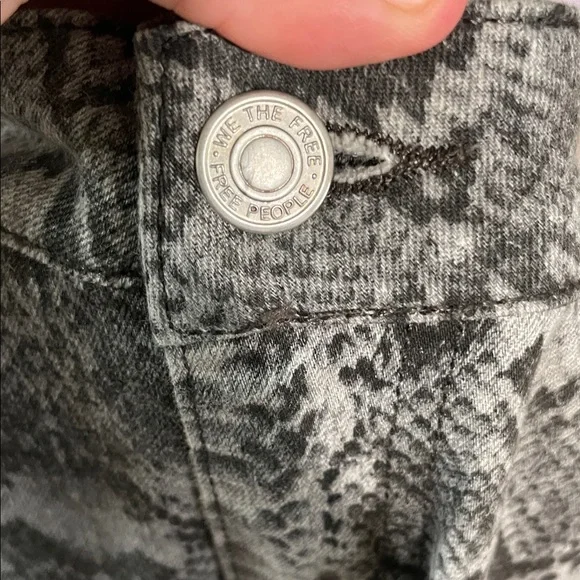 We The Free “Just Float On” Snake Print High Rise Flare Jeans - Picture 6 of 7